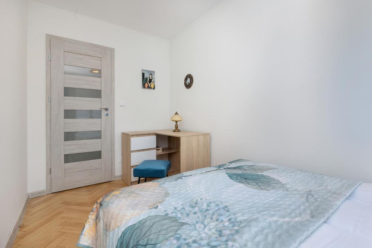 Cozy And Comfortable Wola Apartment By Noclegi Renters Warsaw Ngoại thất bức ảnh