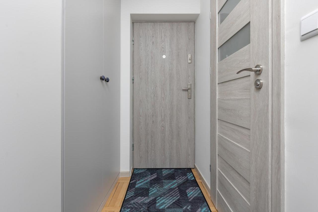 Cozy And Comfortable Wola Apartment By Noclegi Renters Warsaw Ngoại thất bức ảnh